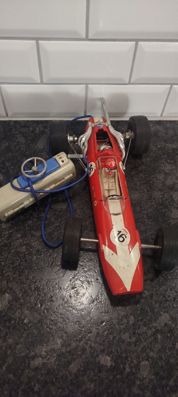 Giocattoli: Voiture télécommandée de course , jouet ancien, années 60 – Difettoso da Genève venduto da Octo-puces 1