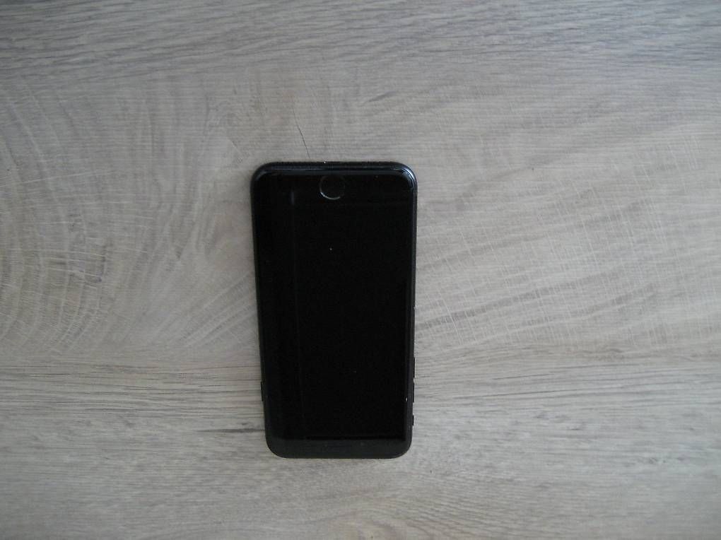 Portables: IPhone SE 64 GB schwarz – D'occasion à Bad Ragaz par Schnegg0 1