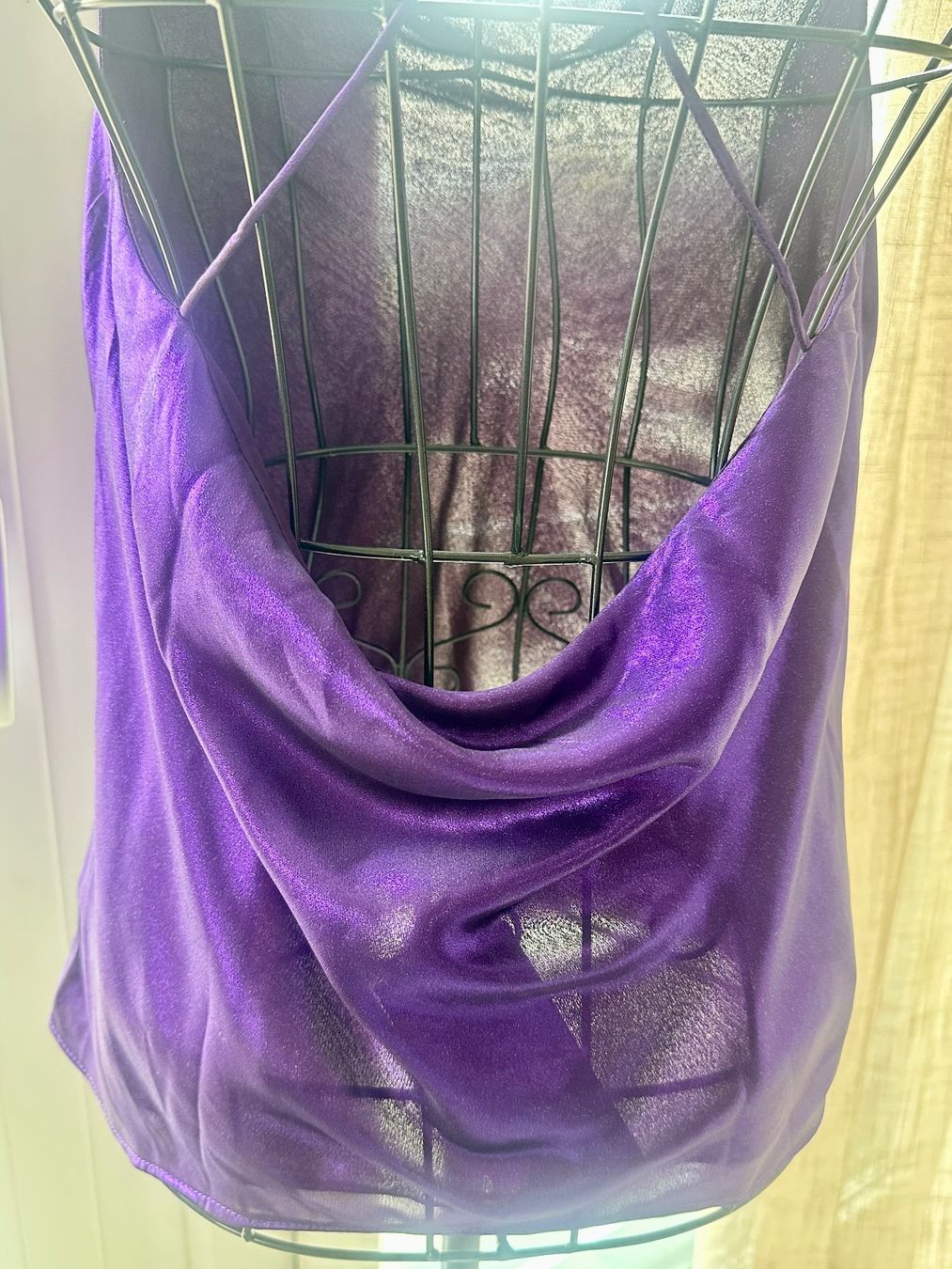 Mango Top: Wunderschönes satiniertes Träger Top von Mango, NEU – Nuovo e nell'imballaggio originale da Bremgarten AG venduto da jiom 4