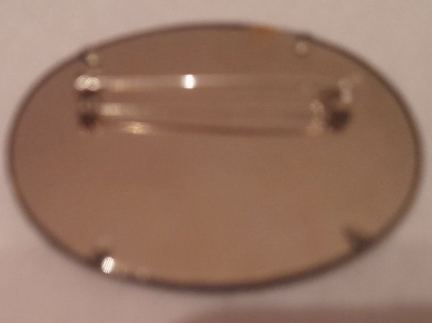 Broches & Aiguilles: Ovale Brosche Handarbeit mit Nadel, ca. 5x4 cm, Baum – Neuf avec emballage d'origine à Eiken par Lashar 1