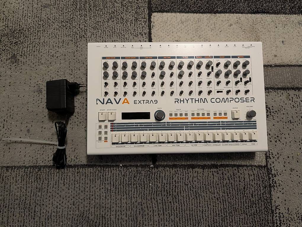 Strumenti musicali: Nava Extra 9 (Roland TR 909 Clone) – Usato da Zürich venduto da Flvr 3
