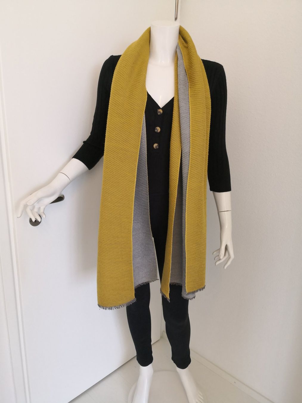 Foulard & Sciarpe: 🤩SCHAL GELB-GRAU DOUBLE-FACE – Usato da Olten venduto da Naja-Twins-Twins 2