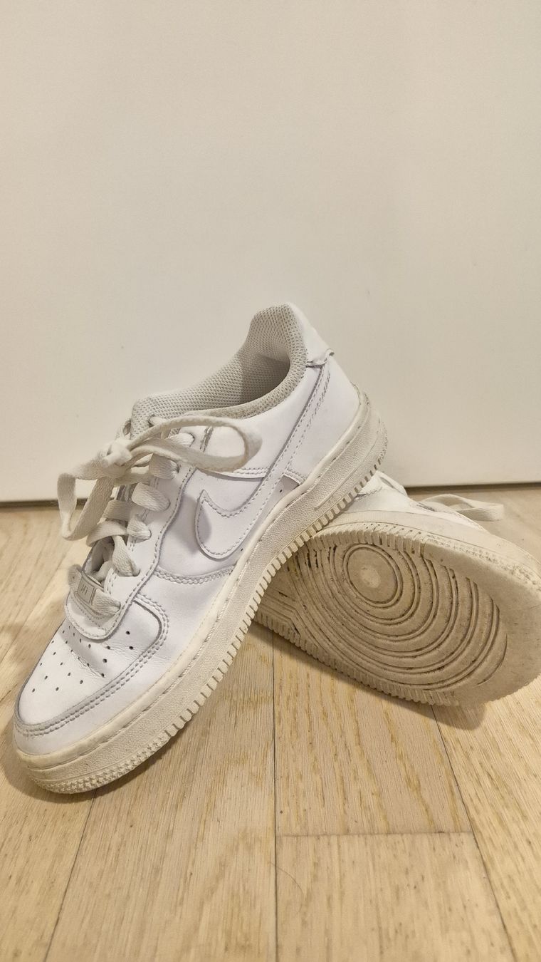 Nike Scarpe da uomo: Nike Air Force 1, Gr. 35.5, Weiss – Usato da Obfelden venduto da Luna90 1