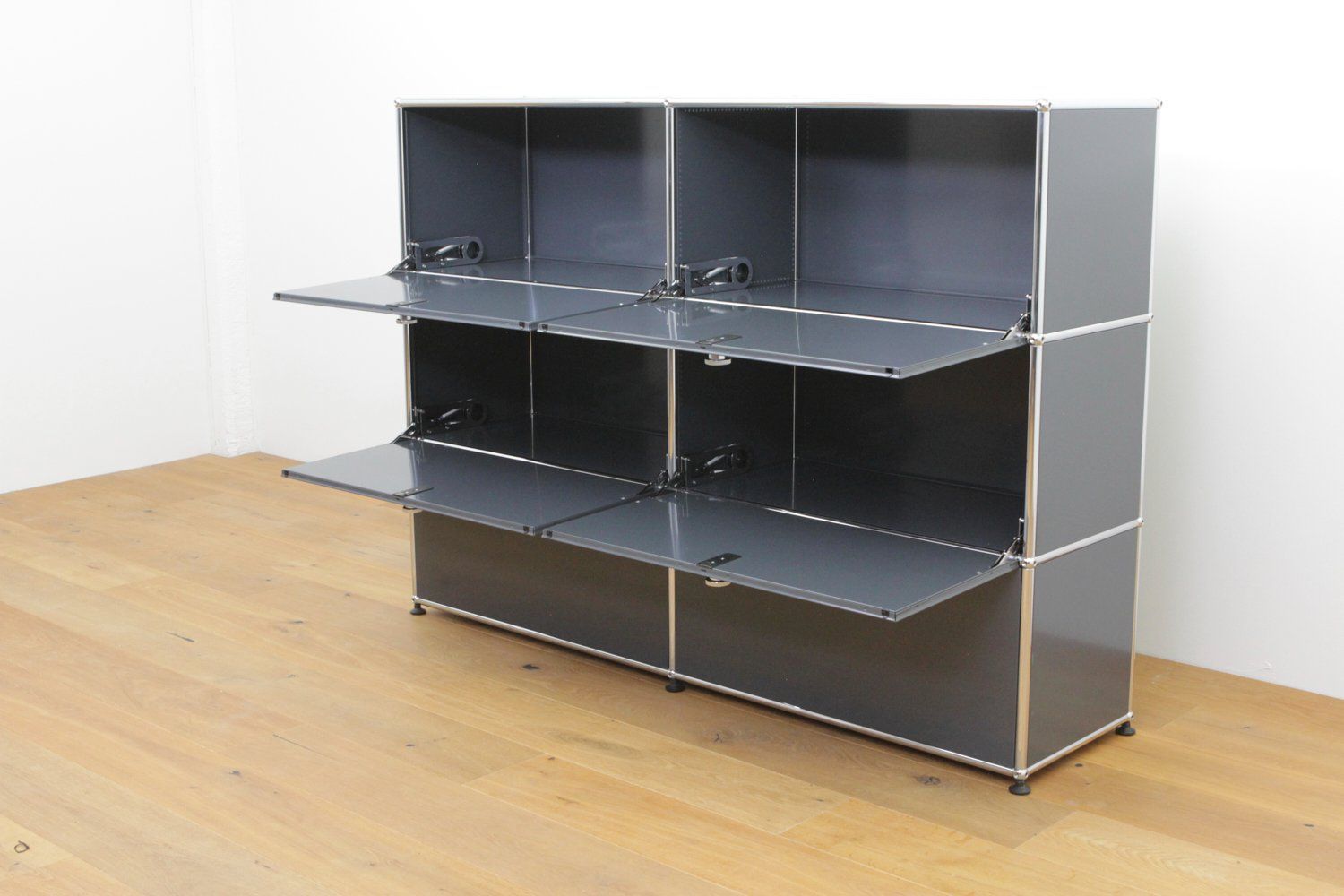 USM Scaffali: USM Haller Highboard Anthrazitgrau – Nuovo (secondo la descrizione) da Affoltern am Albis venduto da StudioStandard 2