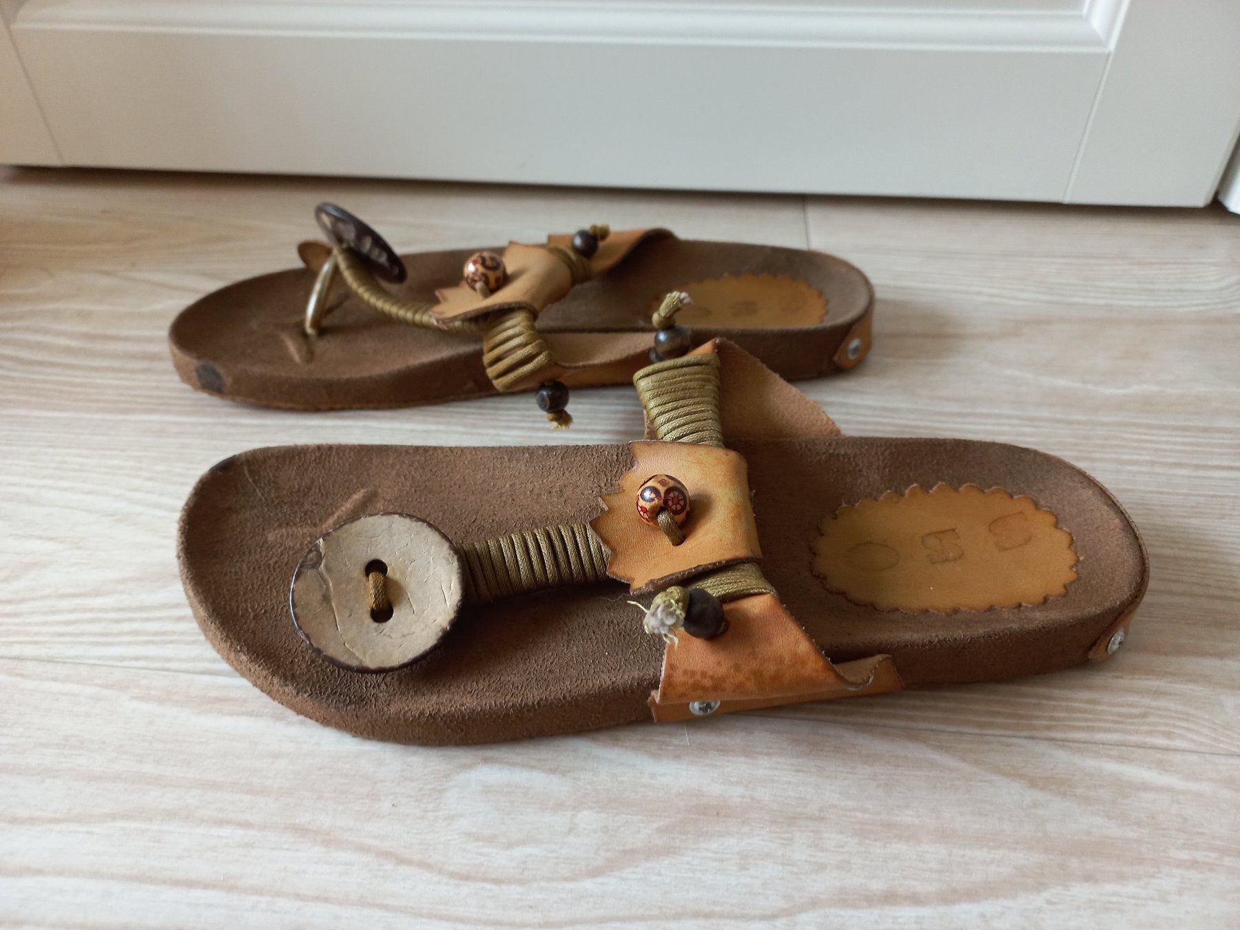 Damenschuhe: Chaussons en cuir – Gebraucht aus Châtelaine von kbabs 2