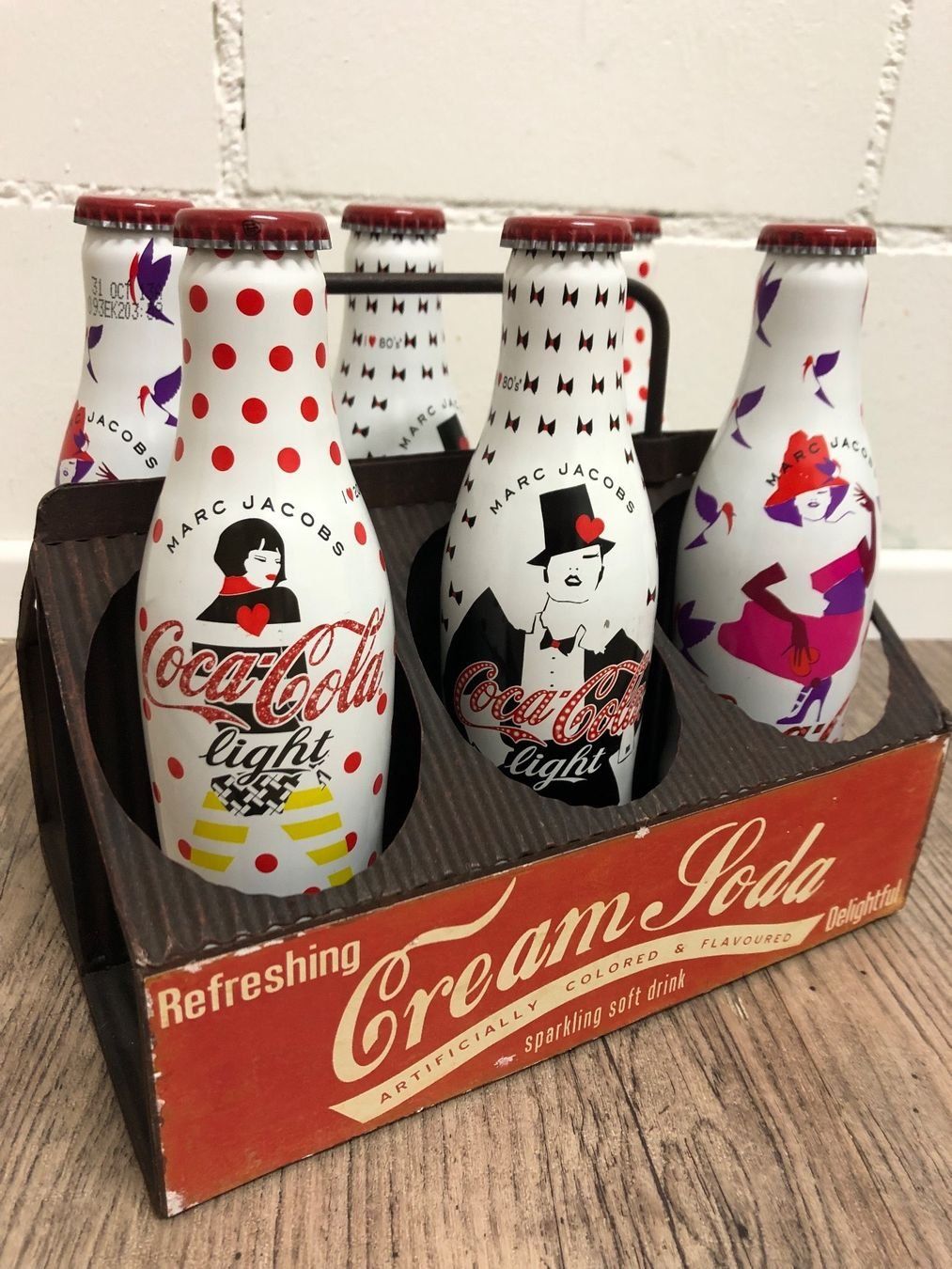 Coca-Cola Altro per la casa: 6 Coca Cola Light Limited Edition Flaschen – Nuovo (secondo la descrizione) da Hüttikon venduto da abarb 1