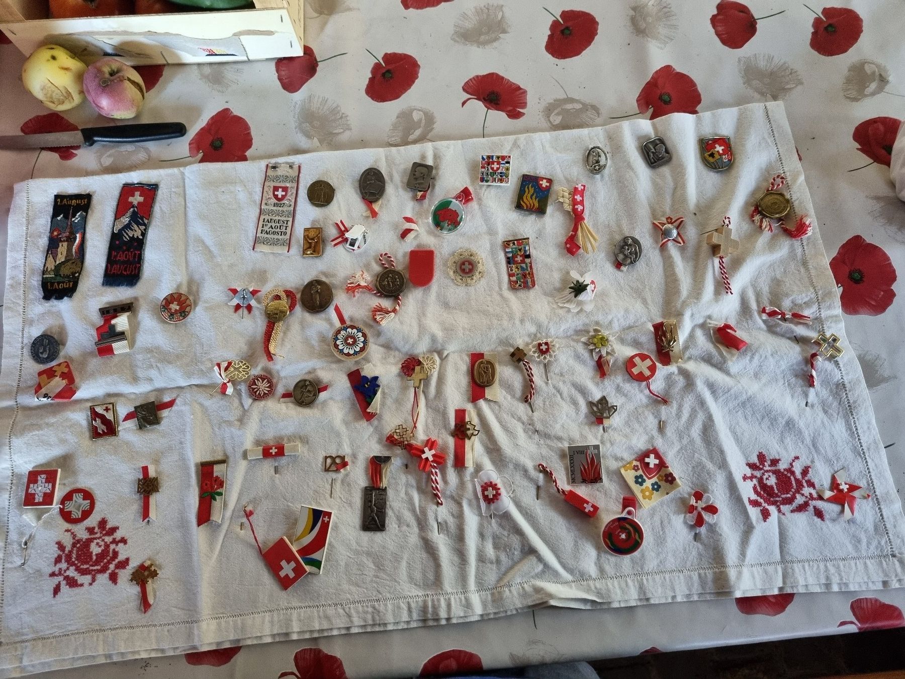 Medaglie: Grosse Sammlung 1. August Abzeichen gebraucht antik – Usato da Trachslau venduto da bastet06