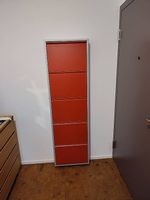 Schuhschrank aus Metall