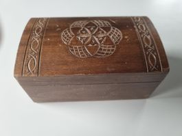 Boite bijoux, fabriquée à Brienz, Bern, L.12.5, H 6, P 7 cm.