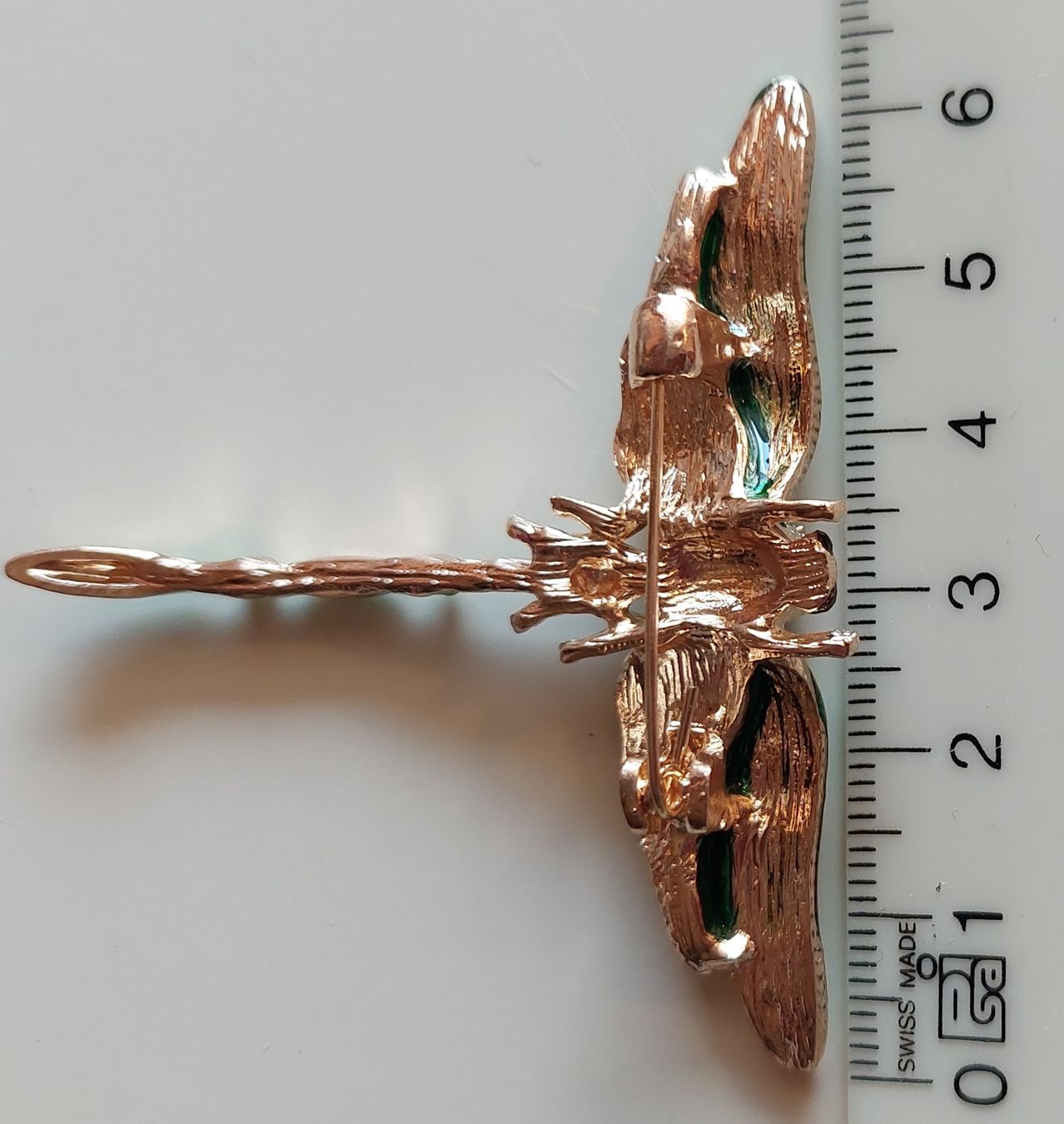 Broschen & Nadeln: Liebliche Brosche Libelle grün Emaille-goldfarben – Neu (gemäss Beschreibung) aus Oberwil BL von Hunajakakku 8