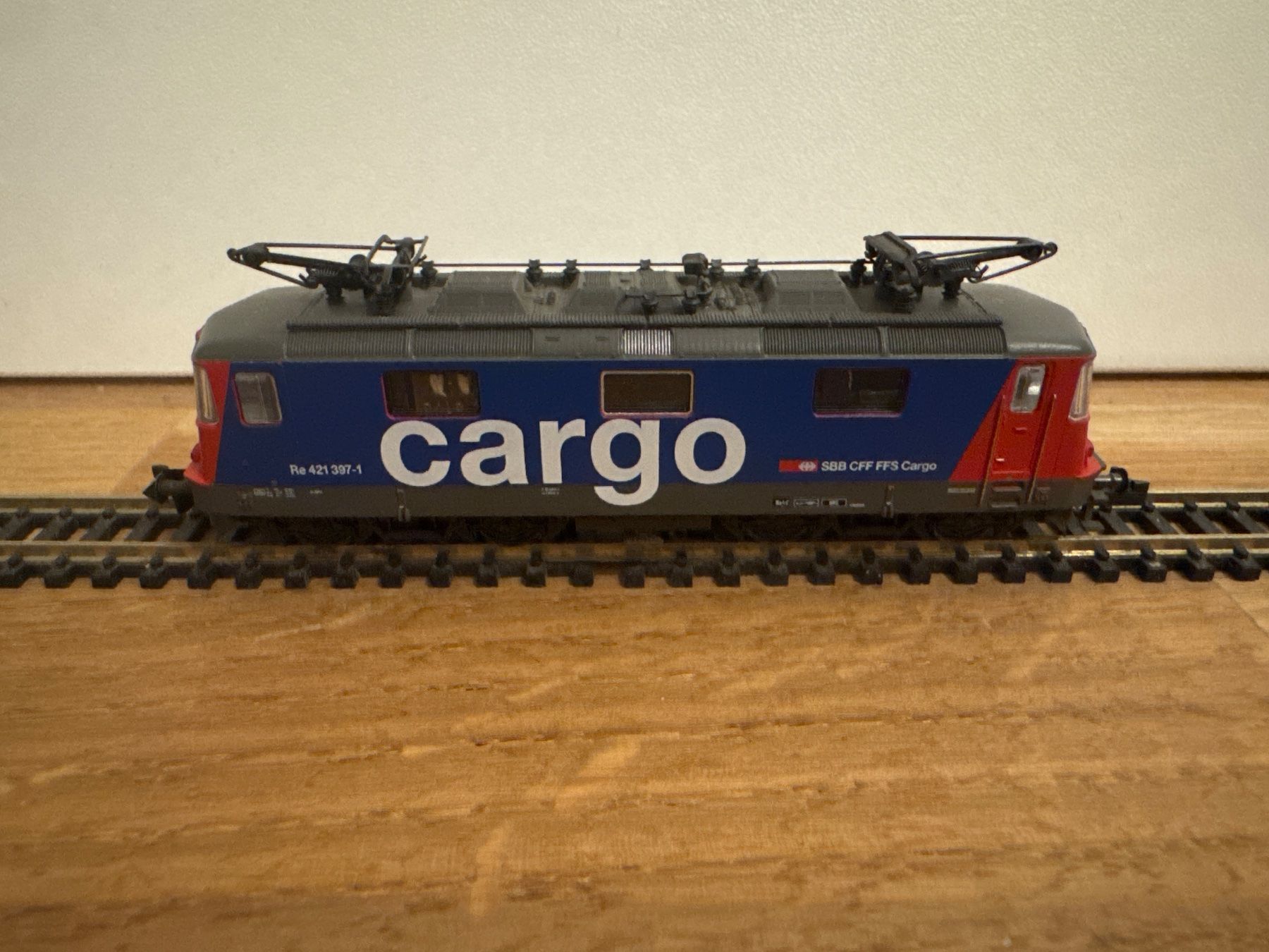 Fleischmann Modelleisenbahnen: Fleischmann 732402 SBB Re 421 397-1 Cargo Digital – Neu (gemäss Beschreibung) aus Schlierbach von Look8