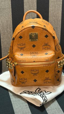 MCM ORIG Rucksack „Stark Bebe Boo“ mit seitl. Nieten,wie neu