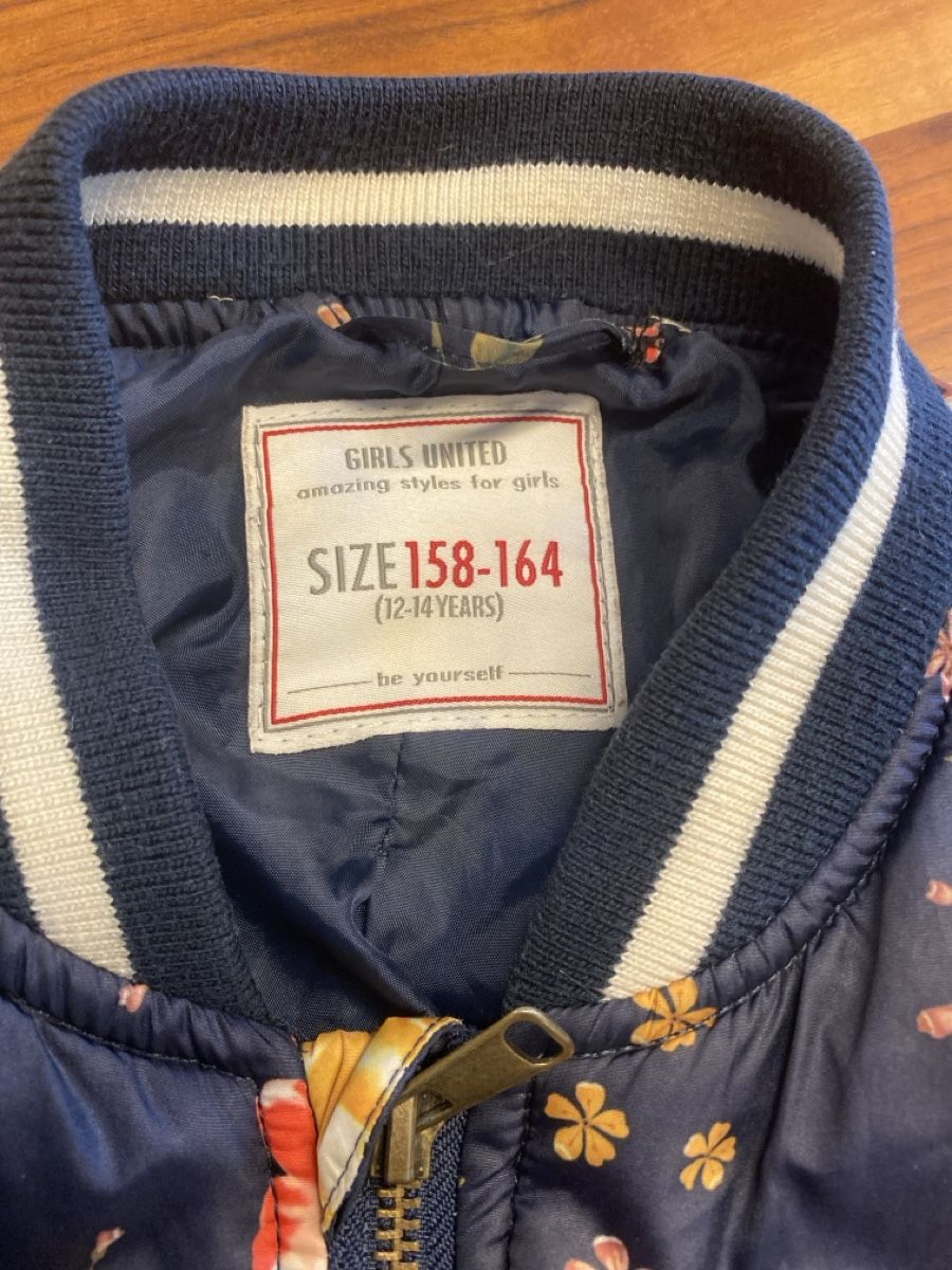 Giacche & Cappotti: Schöne Jacke Blümchenmuster Gr. 158-164 blau – Usato da maienfeld venduto da milkywayicf 1
