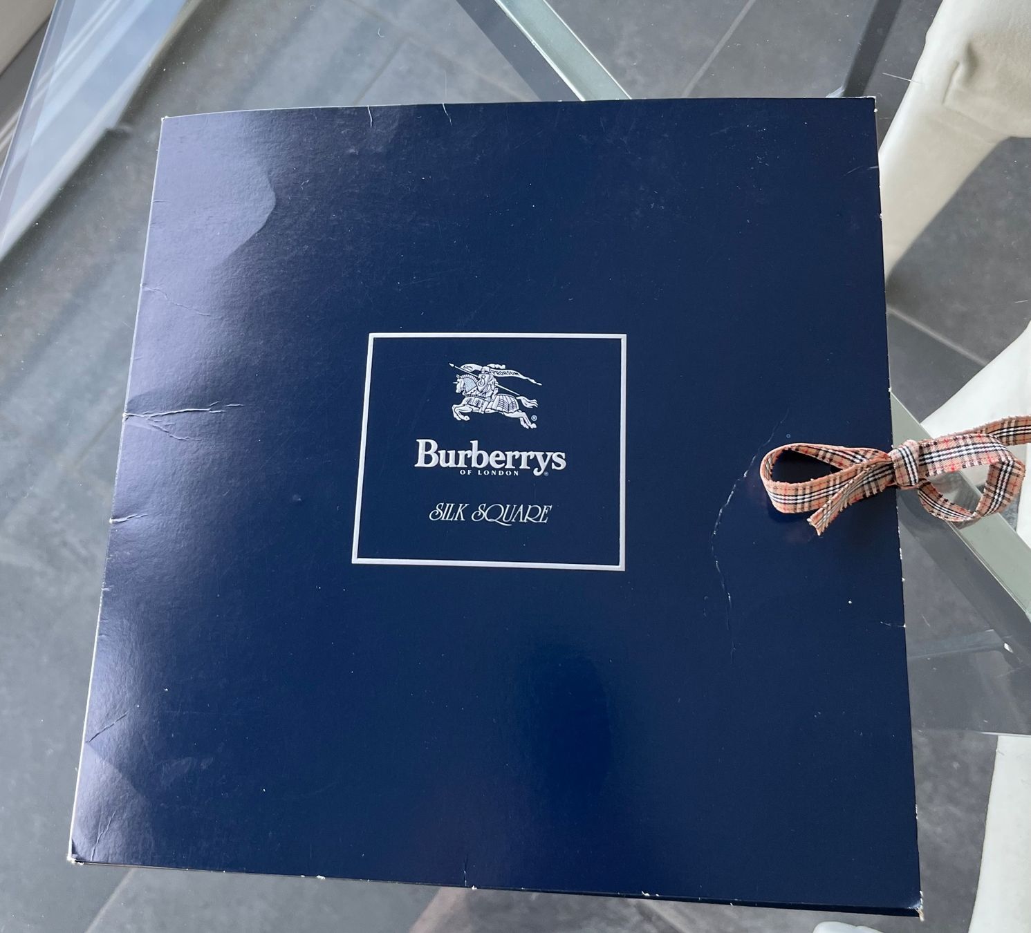 Burberry Foulard & Sciarpe: Burberry Seidentuch -NEU – Nuovo (secondo la descrizione) da Freienbach venduto da alile 4