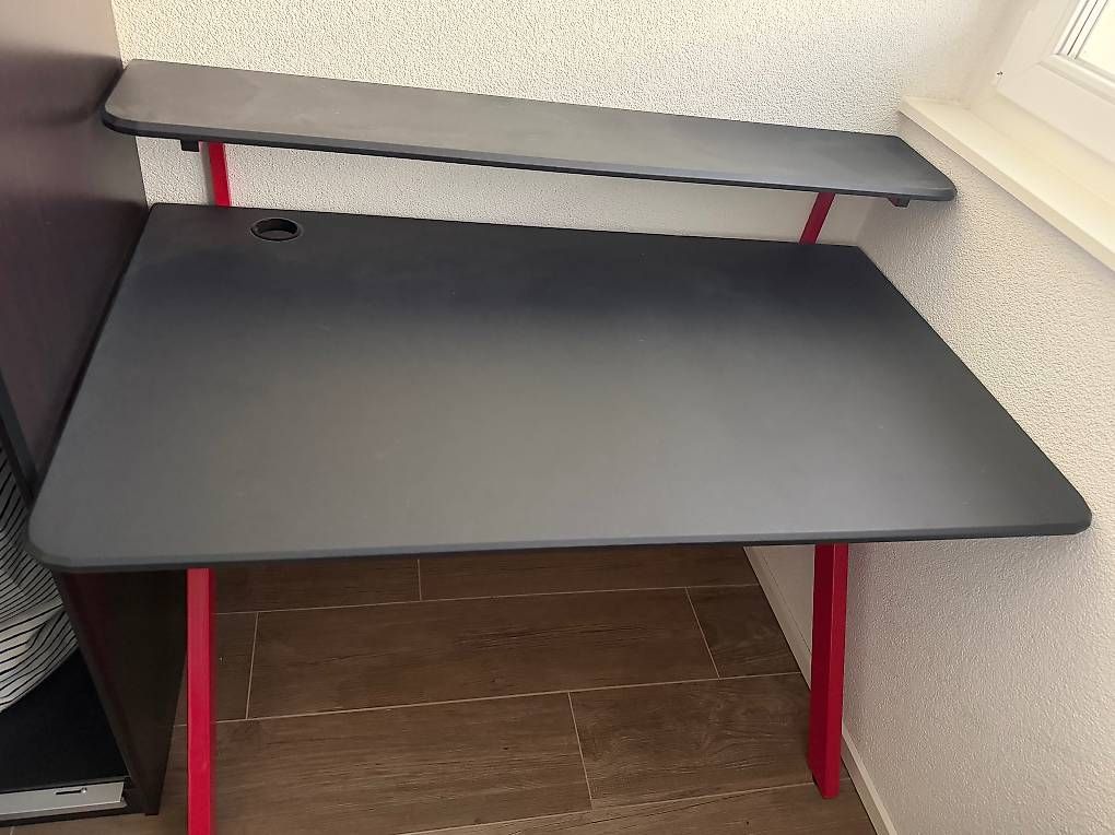 Conforama Scrivanie: Gaming Schreibtisch – Usato da Lenzburg venduto da ImRemind