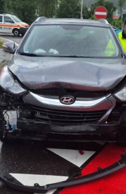 Automobili: 4x4 Hyundai Unfallfahrzeug – Usato da Einsiedeln venduto da Daniel1907 1