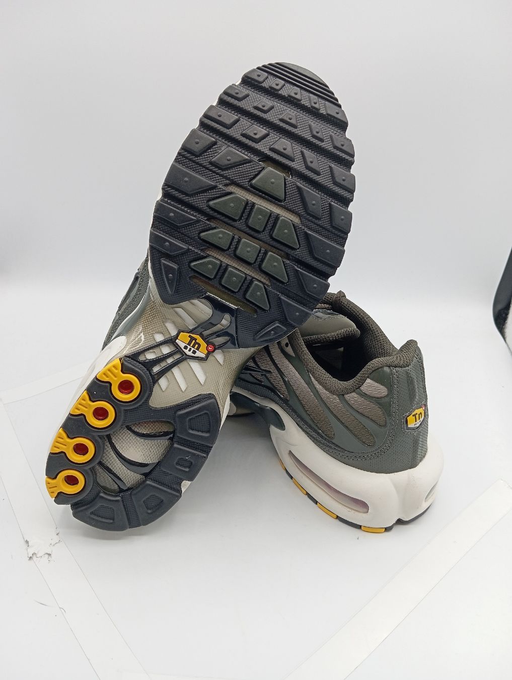 Nike Chaussures hommes: Nike Air Max Plus (EU40) – Neuf avec emballage d'origine à Schaffhausen par outlez 8