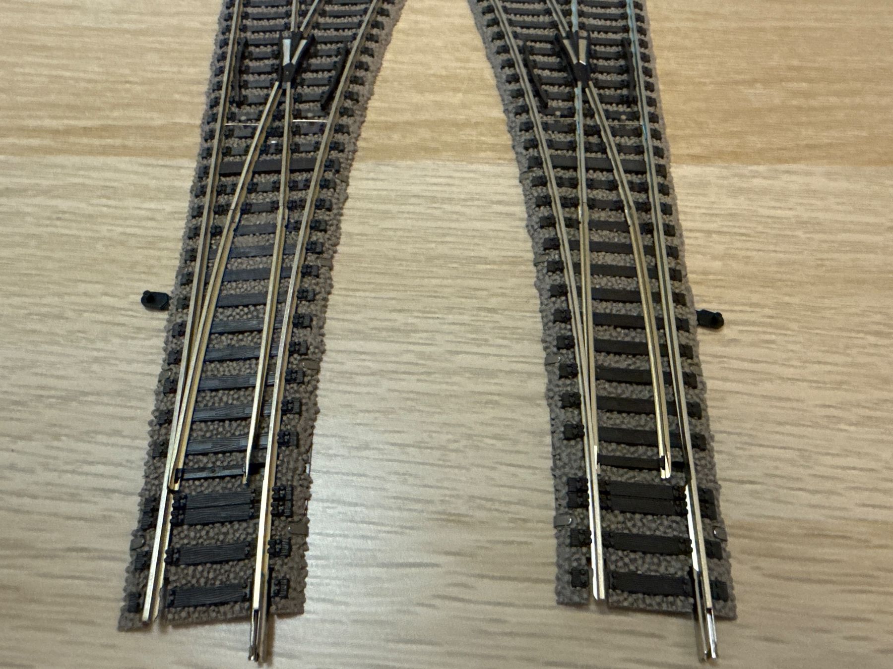 Fleischmann Modellini di ferrovie: Fleischmann 6170 + 6171 Weichenpaar H0 – Usato da St-Aubin-Sauges venduto da tantome 1