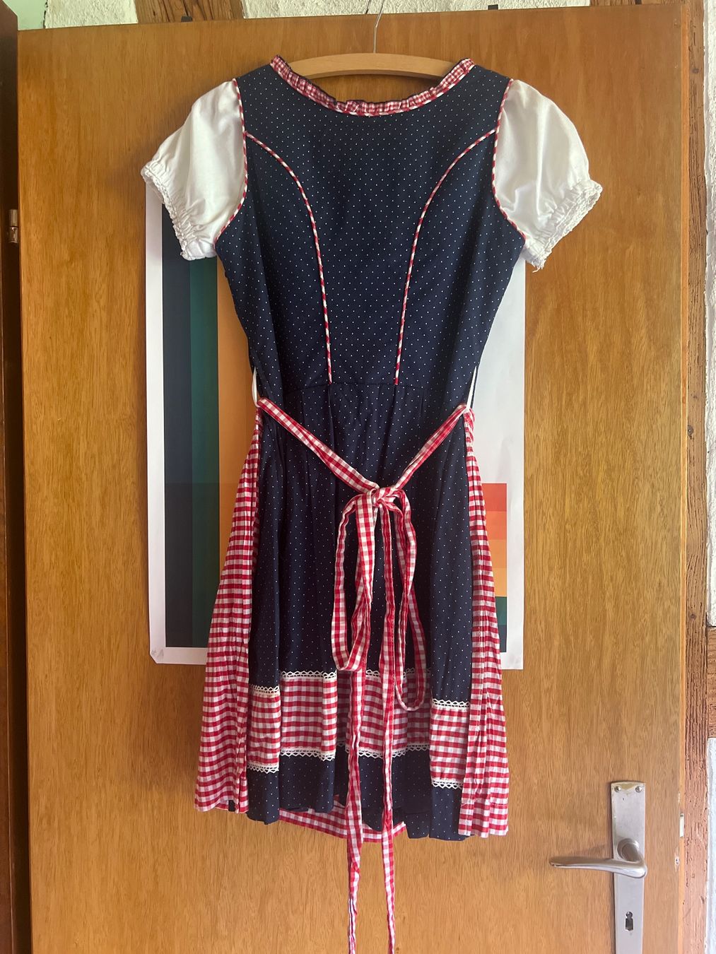 Costumi: Dirndl – Usato da Zürich venduto da van_k2x6 3