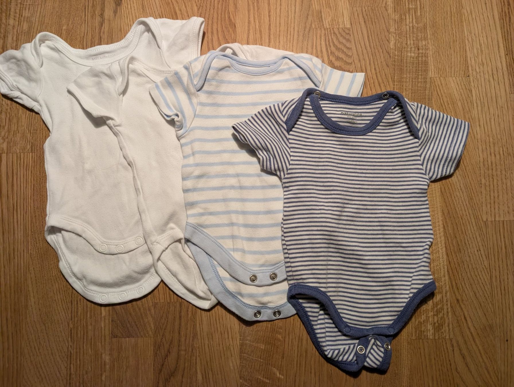 Lotti & Set di vestiti: Kurzarmbody Set Gr 50/56 – Usato da Bonstetten venduto da marmot08