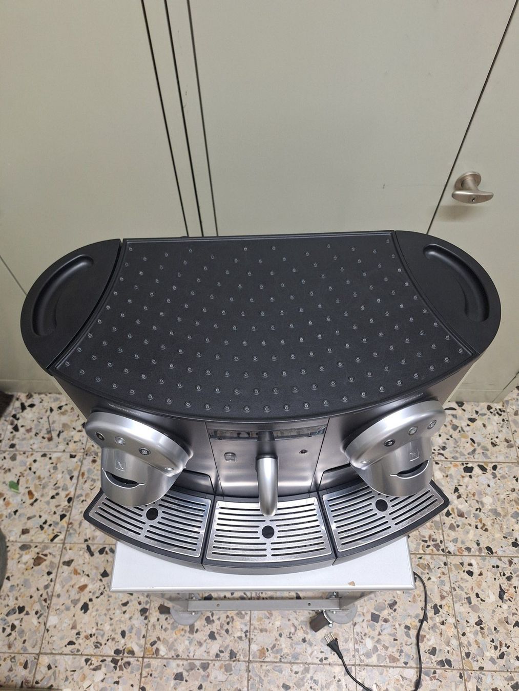 Nespresso Macchine per caffè & Macchine per espresso: 2 x Machine à café (capsule) NESPRESSO GEMINI 200 – Difettoso da Laconnex venduto da Patkek29 4
