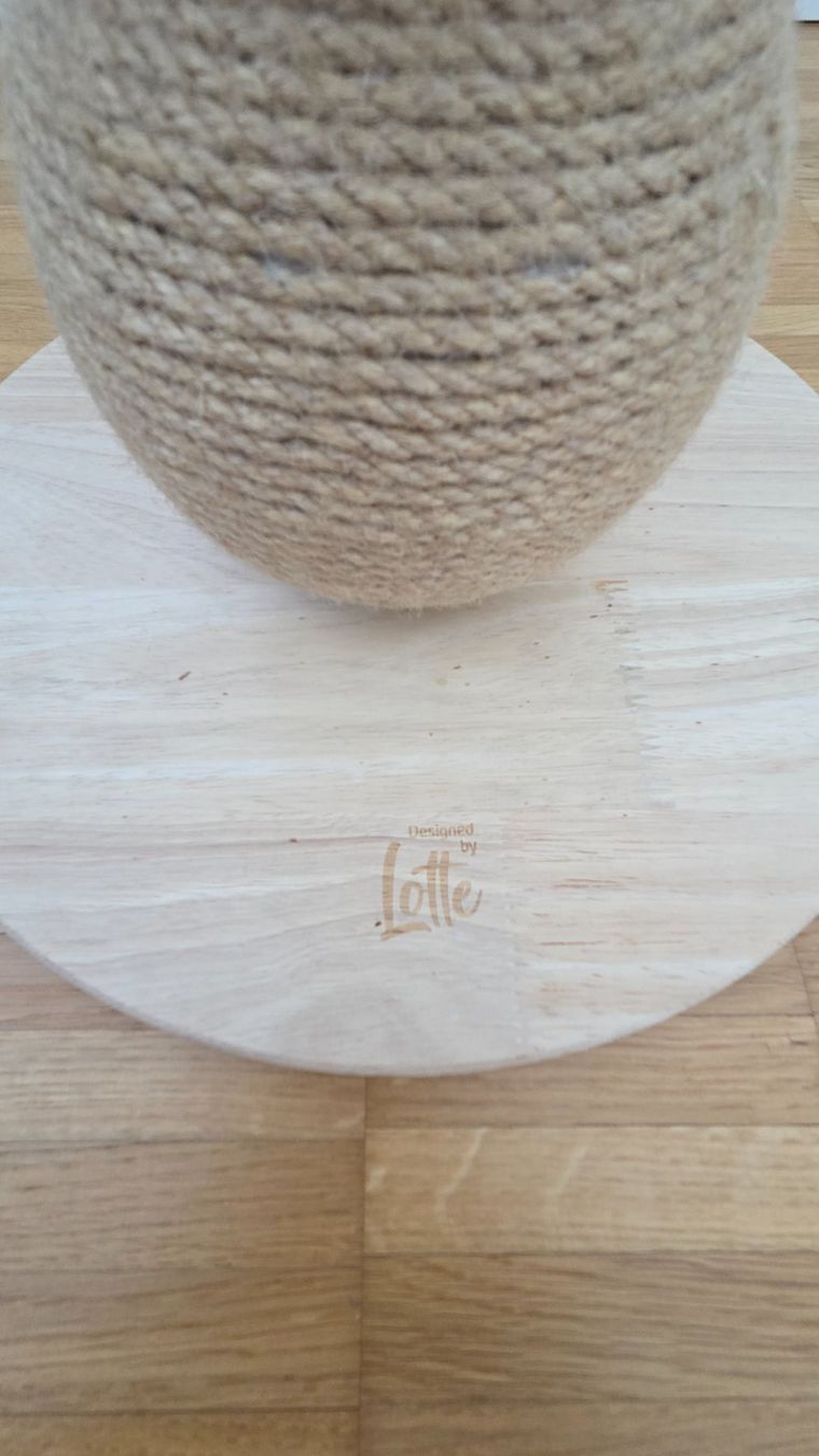 Katzenbaum - Kratzbaum: Katzen-Kratzbaum "Designed by Lotte Elio" – Gebraucht aus Zürich von pixelixi 1