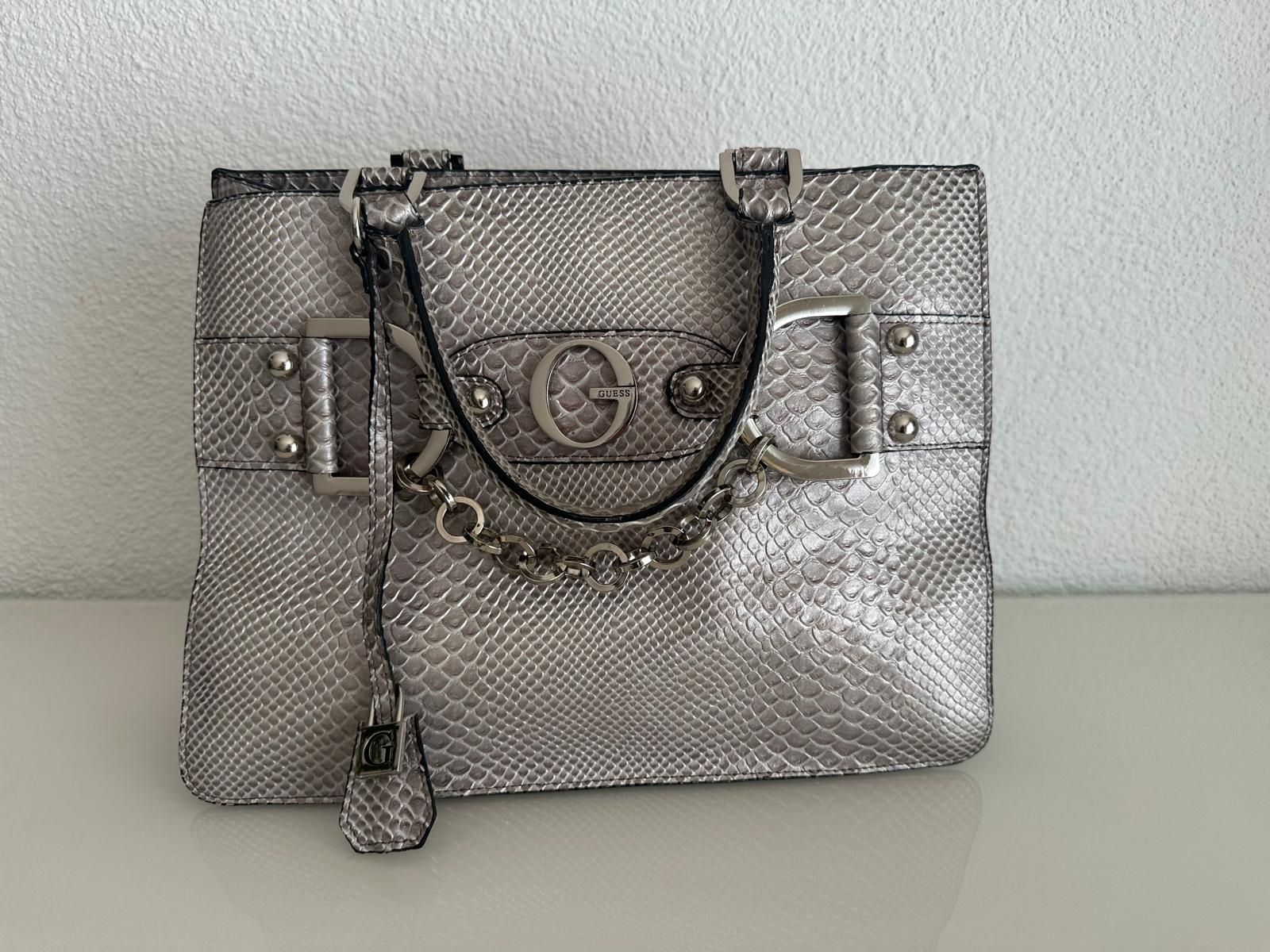 Guess Borse da donna: Guess Handtasche - Silber mit Schlangenmuster – Nuovo (secondo la descrizione) da Olten venduto da MattRed