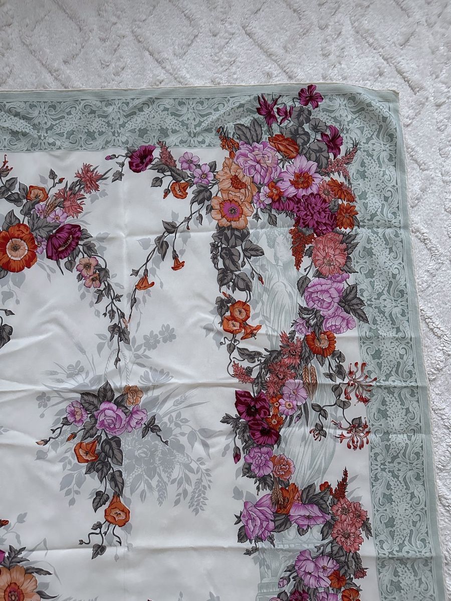 Dior Foulard & Sciarpe: Christian Dior Seidentuch Blumenmuster – Usato da Zollikon venduto da pan_8jtm 3