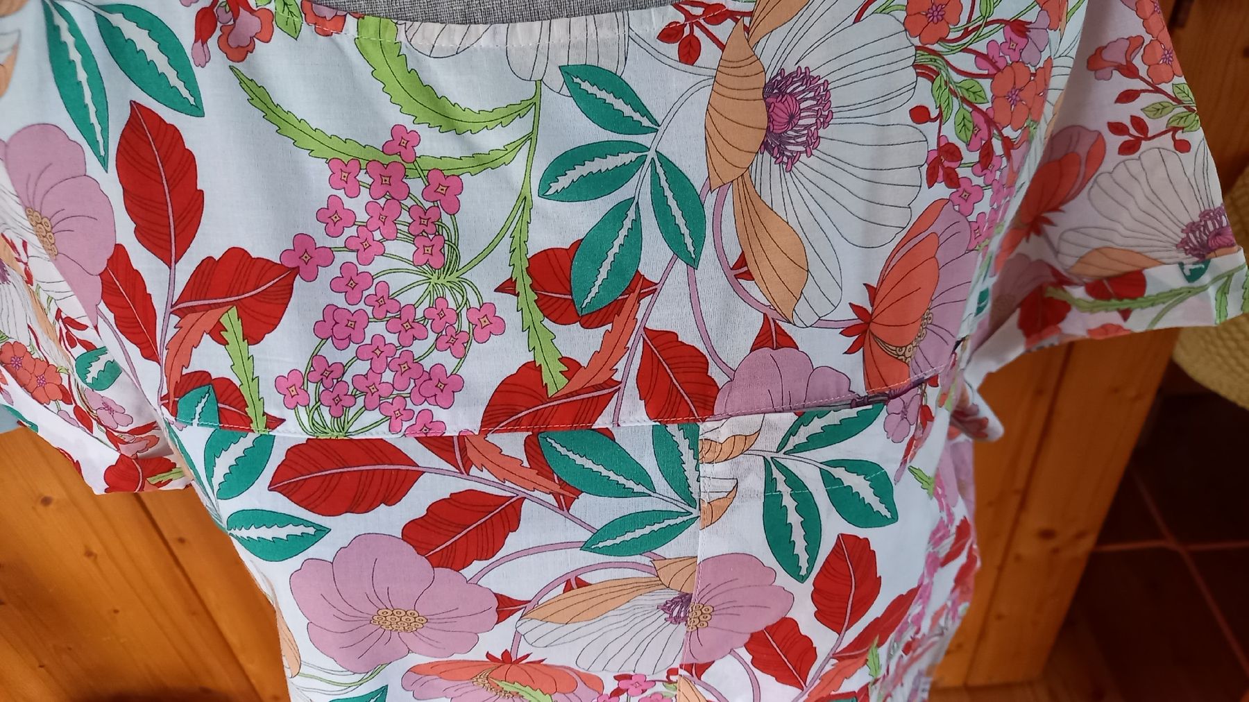 Esprit Camicette: Esprit Bluse Blumenmuster Weiss Grösse 40 Damen Kurzarm – Usato da St. Gallen venduto da Otterndorf 1