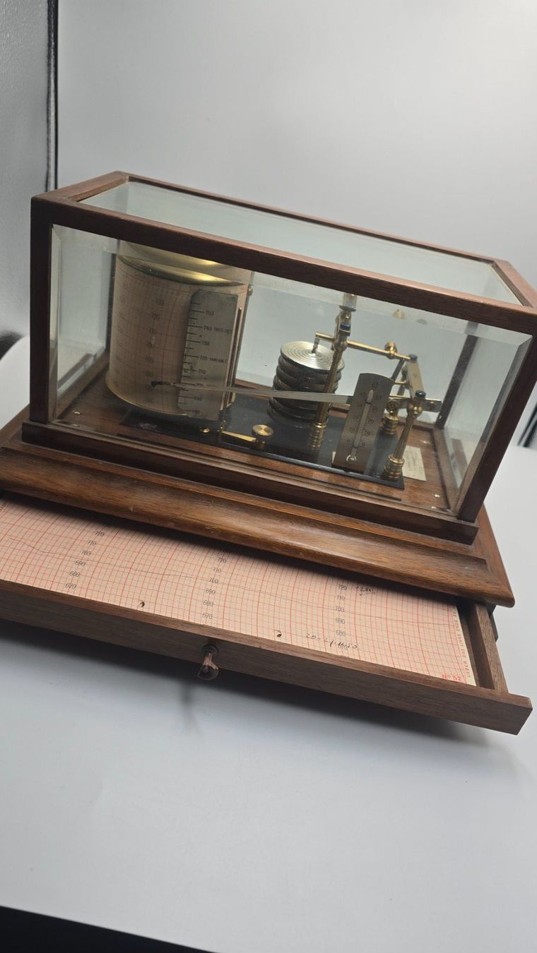 Altri elettrodomestici e apparecchi d’epoca: Barographe / Baromètre Ancien – Usato da La Chaux-de-Fonds venduto da curtitswisswatches 3