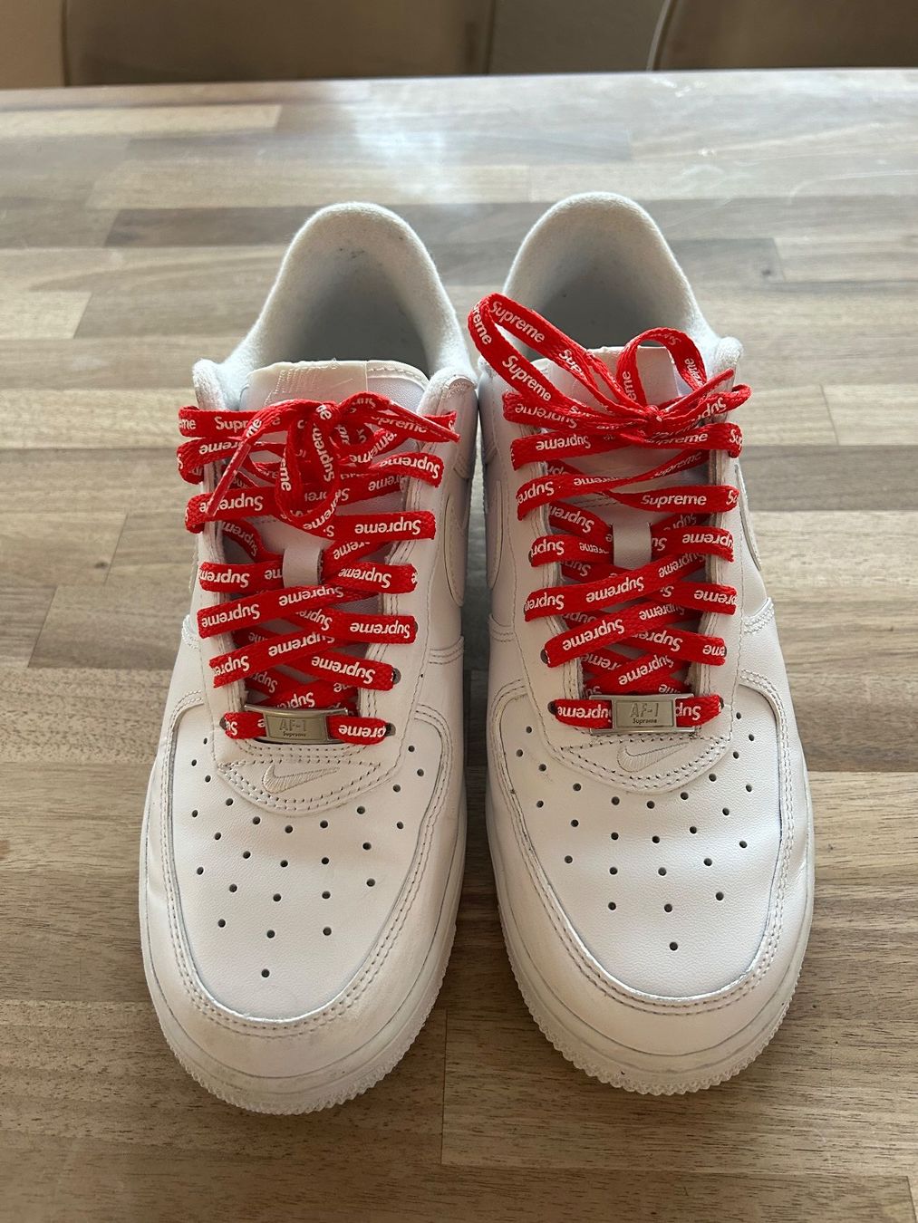 Nike Herrenschuhe: Nike Air Force 1 Low Supreme Sonderedition Grösse 40 – Gebraucht aus Oberwil-Lieli von Mhd 1