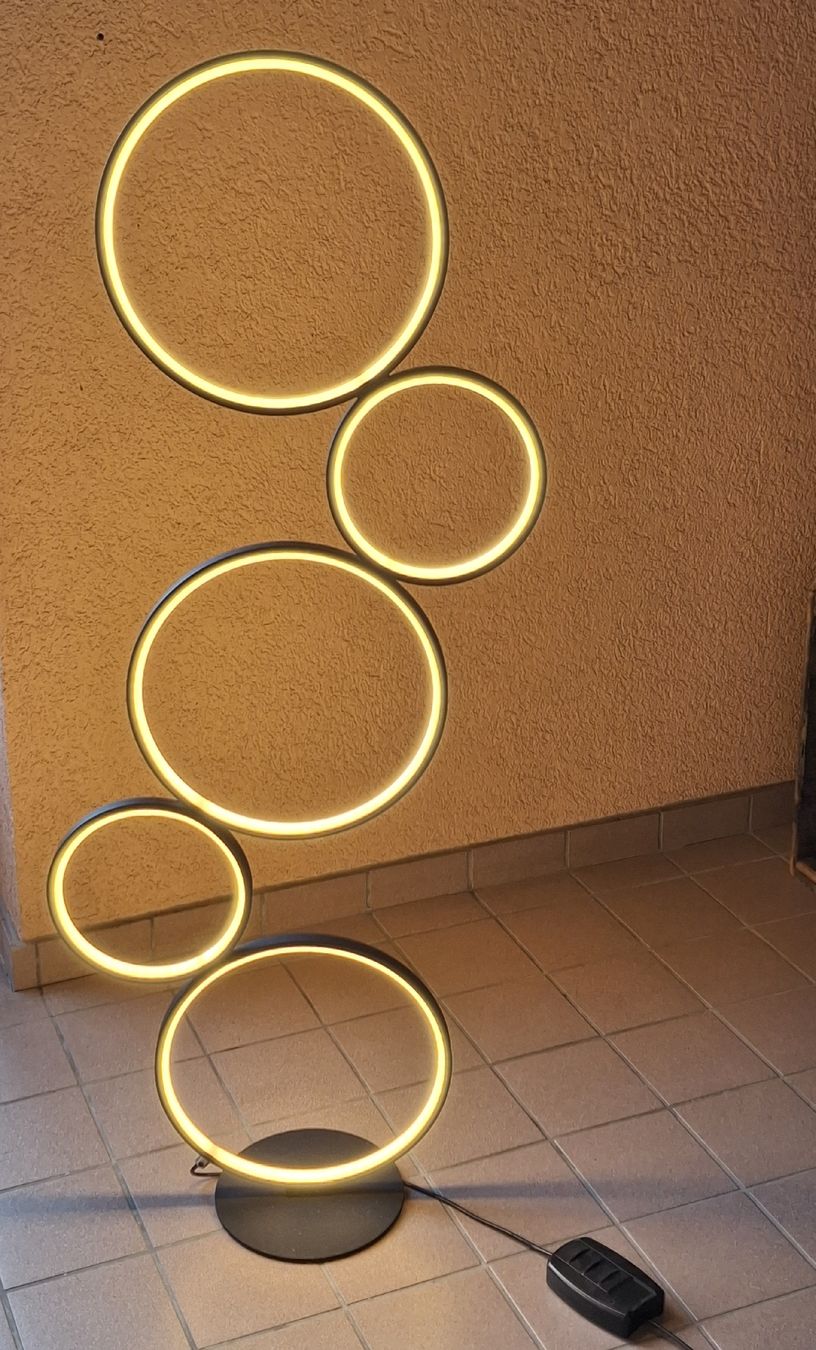 Lampade: spezielle Stehlampe – Usato da Ermatingen venduto da HEIMASCHI291293 1