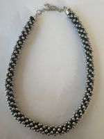 Collier bleu canard tressé avec perles metalliques