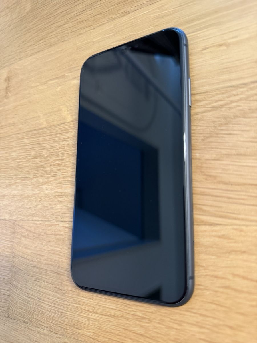 Apple Telefoni cellulari / Smartphones: Apple Iphone 11 64GB Schwarz – Usato da Thayngen venduto da Jruer- 1