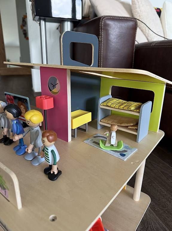 Case e mobili per bambole: Puppenhaus – Usato da Gibswil venduto da mel_x5qv 3