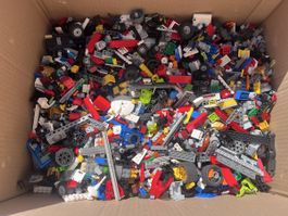 Ca. 10kg Lego in Kartonkiste