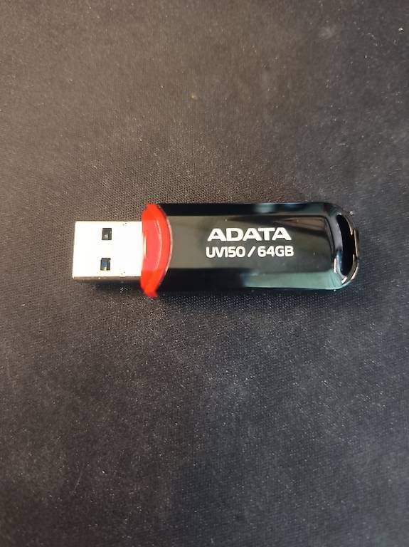 Chiavette USB: Clé USB Adata UV150 3.2 – Usato da Genève venduto da Maxou84