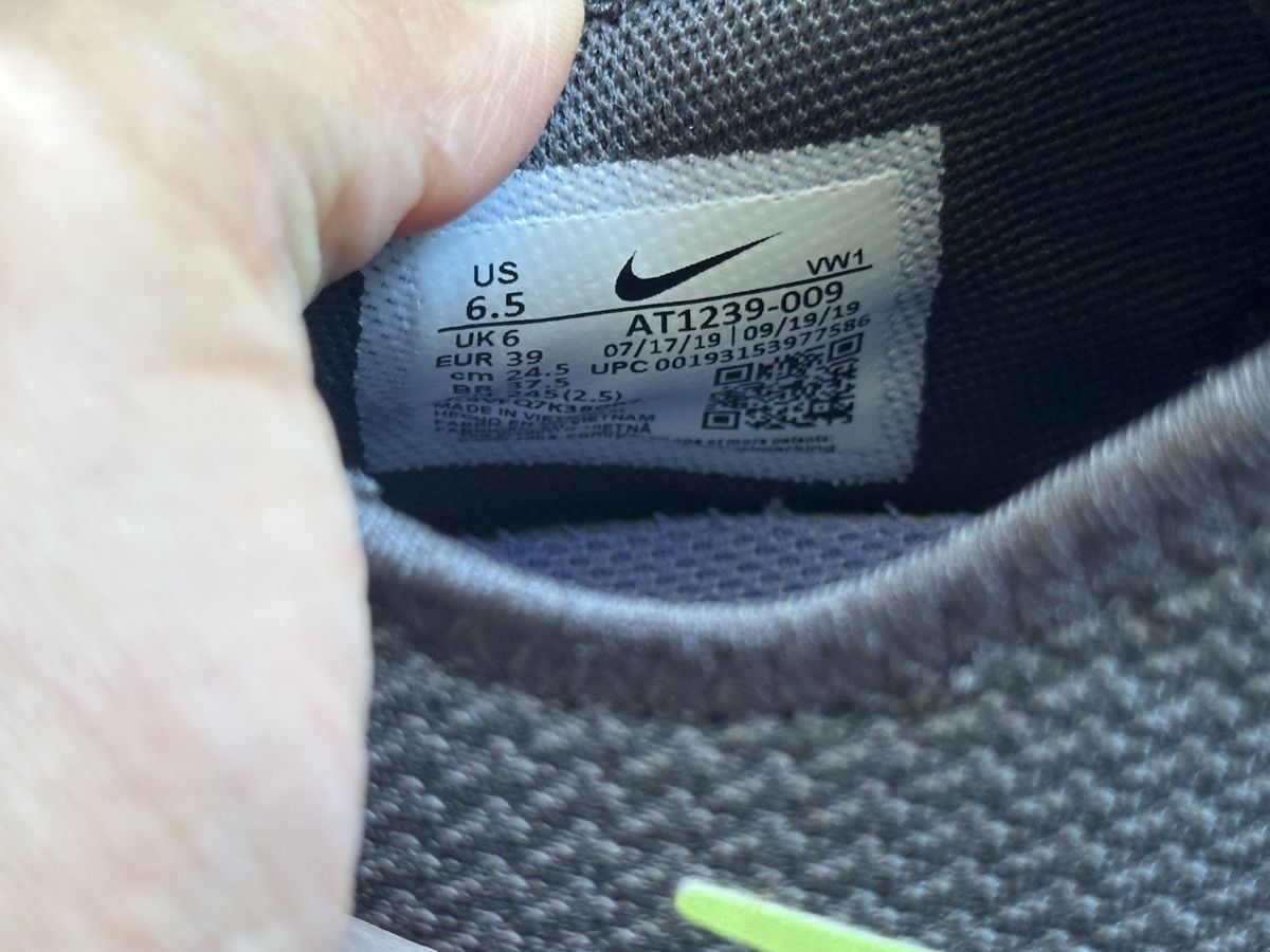 Nike Scarpe da uomo: Nike Varsity unisexe taille 39 noir – Usato da Bulle venduto da LeMoleson 6