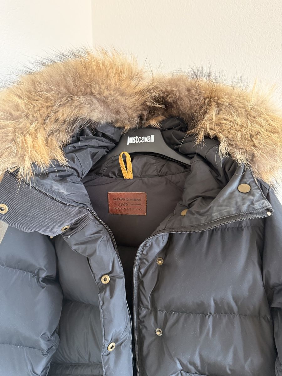 Peak Performance Giacche: Peak Performance Padded Jacket with Fur Hood. Size M – Usato da Zürich venduto da Vikkinikki 2