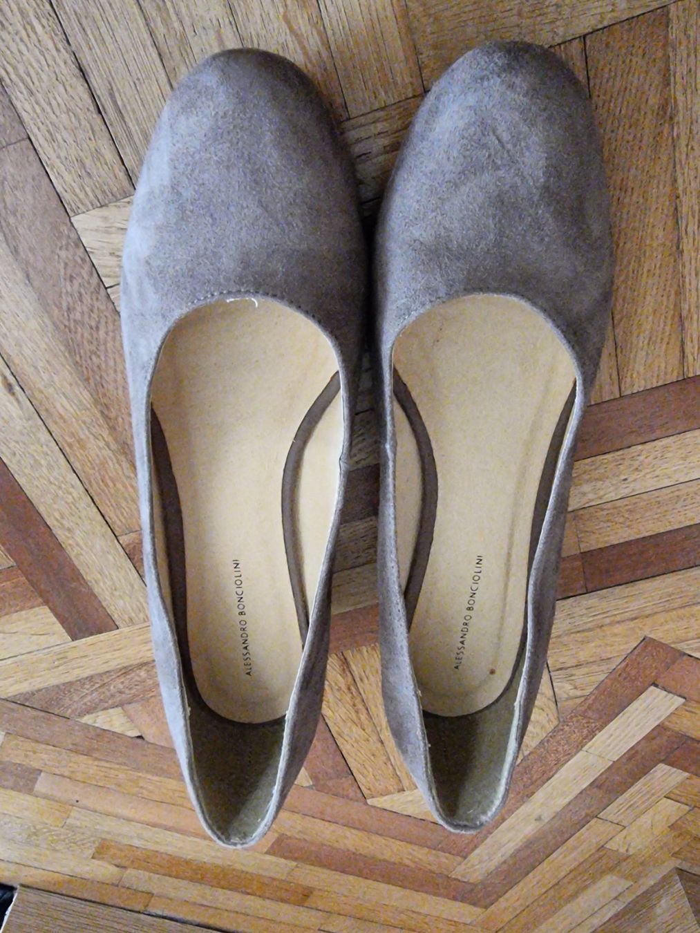 Scarpe da donna: Escarpins cuir beige/gris 39 – Usato da Veyrier venduto da Leilazizou