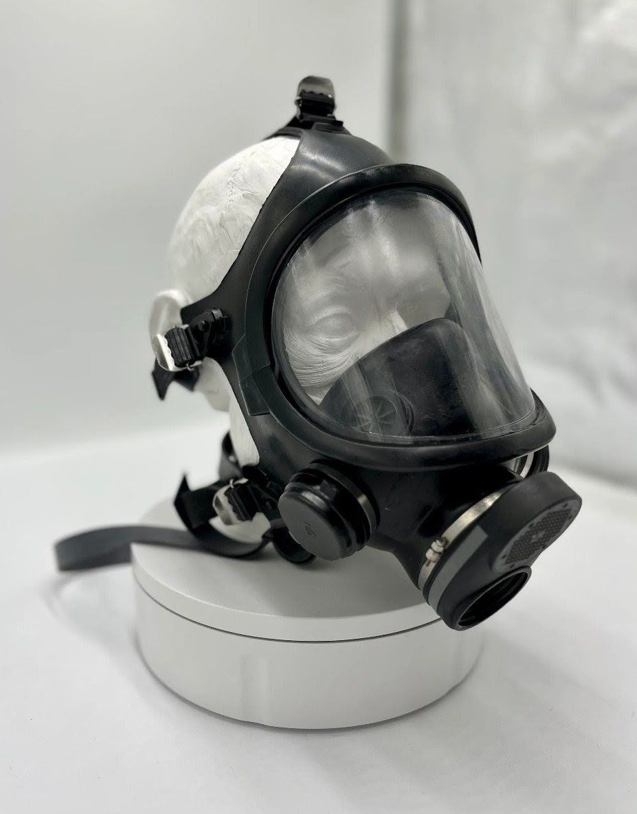 Protezione per viso e udito: Gasmaske Pirelli mit NATO Filter. – Usato da Fislisbach venduto da jos_cf6h 1