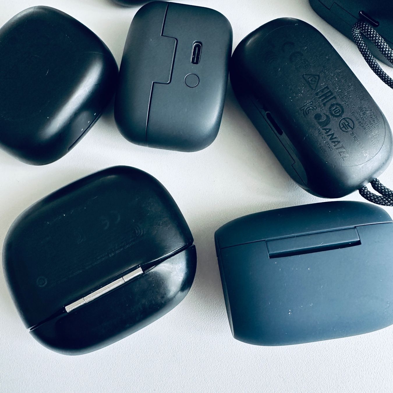 Caricabatterie: Ladecase 7stk. Diverse Marken für Bluetooth Kopfhörer – Usato da Basel venduto da MY.AIRPODS.SHOP 6