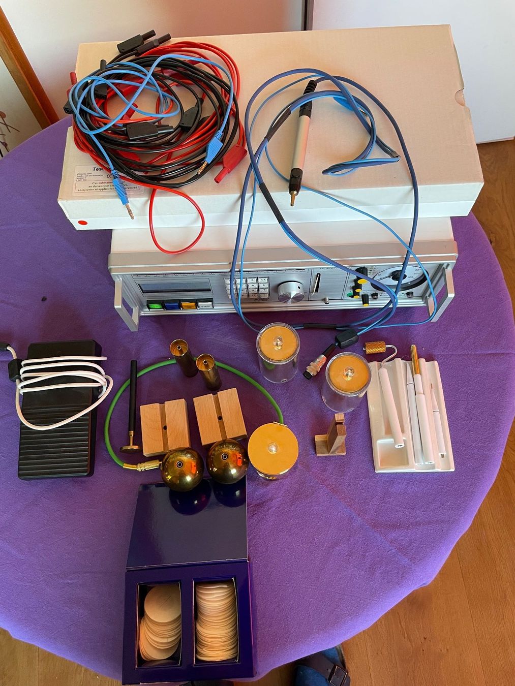 Bicom Attrezzature mediche: Bicom 2000 Regumed - appareil biorésonance avec kit de test – Usato da Ollon VD venduto da biocentervilly 4