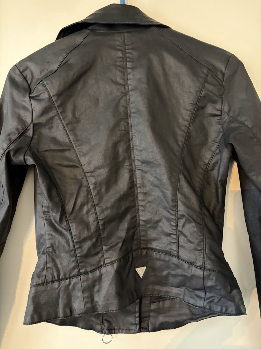 Guess Giacche: Veste noire Guess - taille S – Nuovo (secondo la descrizione) da NYON venduto da jeks 2