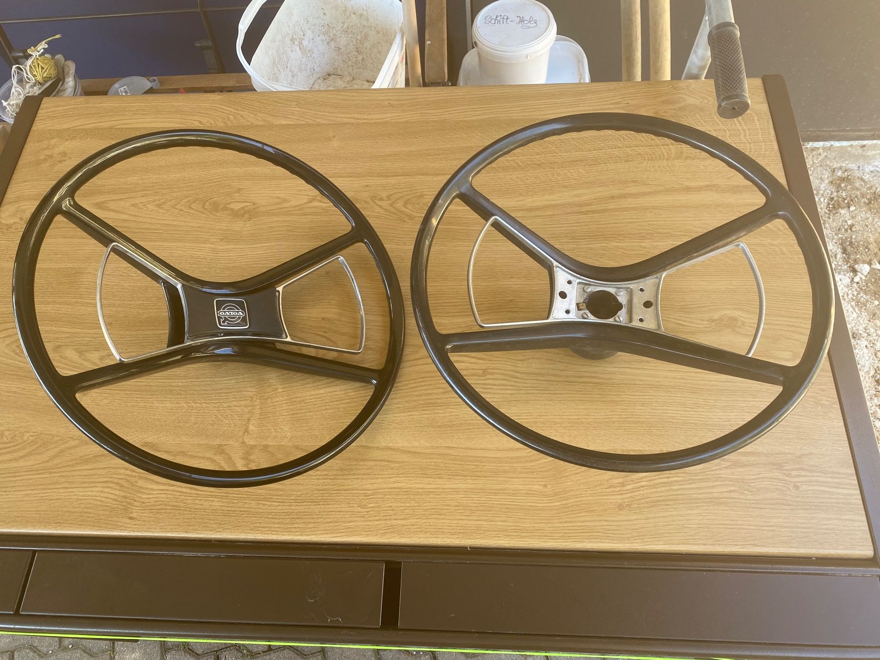 Volvo Tutti pezzi di ricambio auto: 2 Lenkräder Volvo Oldtimer schwarz gebraucht original – Usato da Dittingen venduto da Forfour1