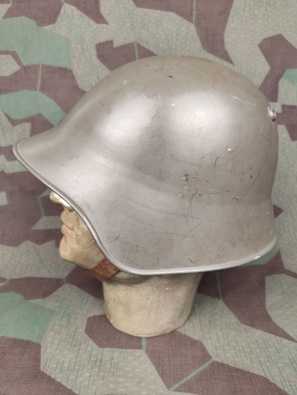 Uniformi: Stahlhelm Ord. 1918 Polizei – Usato da Bauma venduto da SwissMilitaria 2