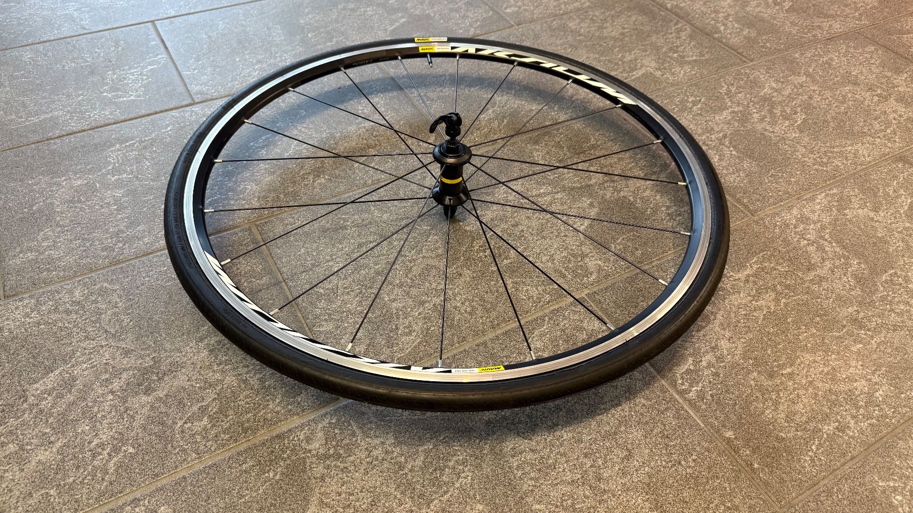 Mavic Ersatzteile: Mavic Aksium Vorderrad inkl Pneu – Neu (gemäss Beschreibung) aus Rothenburg von
