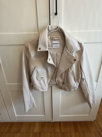 Bershka Lederjacke in Beige/Creme – Grösse S