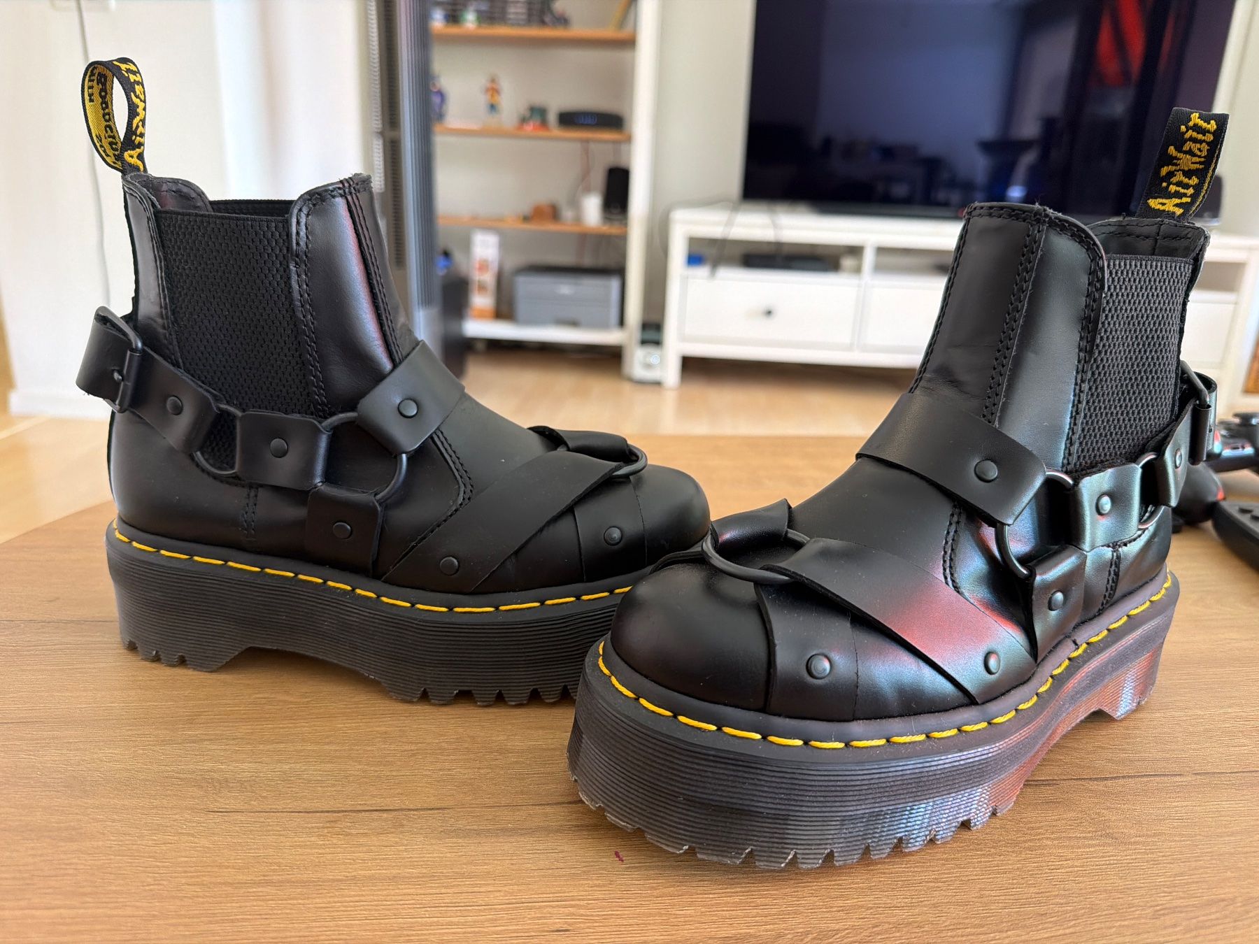 Damenschuhe: Dr. Martens Platform Stiefel mit harness – Neu (gemäss Beschreibung) aus Steinhausen von n_b_p8vs 2