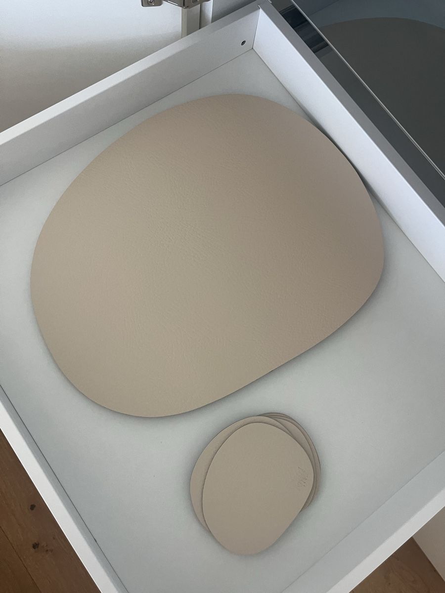 Set de table et chaises: Platzset Leder beige Tischset Glasuntersetzer 6-er Set – Neuf avec emballage d'origine à Au SG par fab_7wnx 1